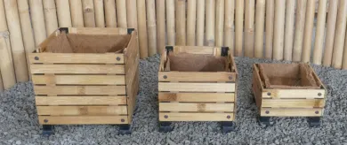 QUADRATISCHER STEHPLATZ SET VON 3 (S: 21,5x21,5x15cm H, M: 26 x 26 x 22cm H, L: 30 x 30x 30cm H) INKL. KOKOSPLATTEN 13 MM PU FINISH 